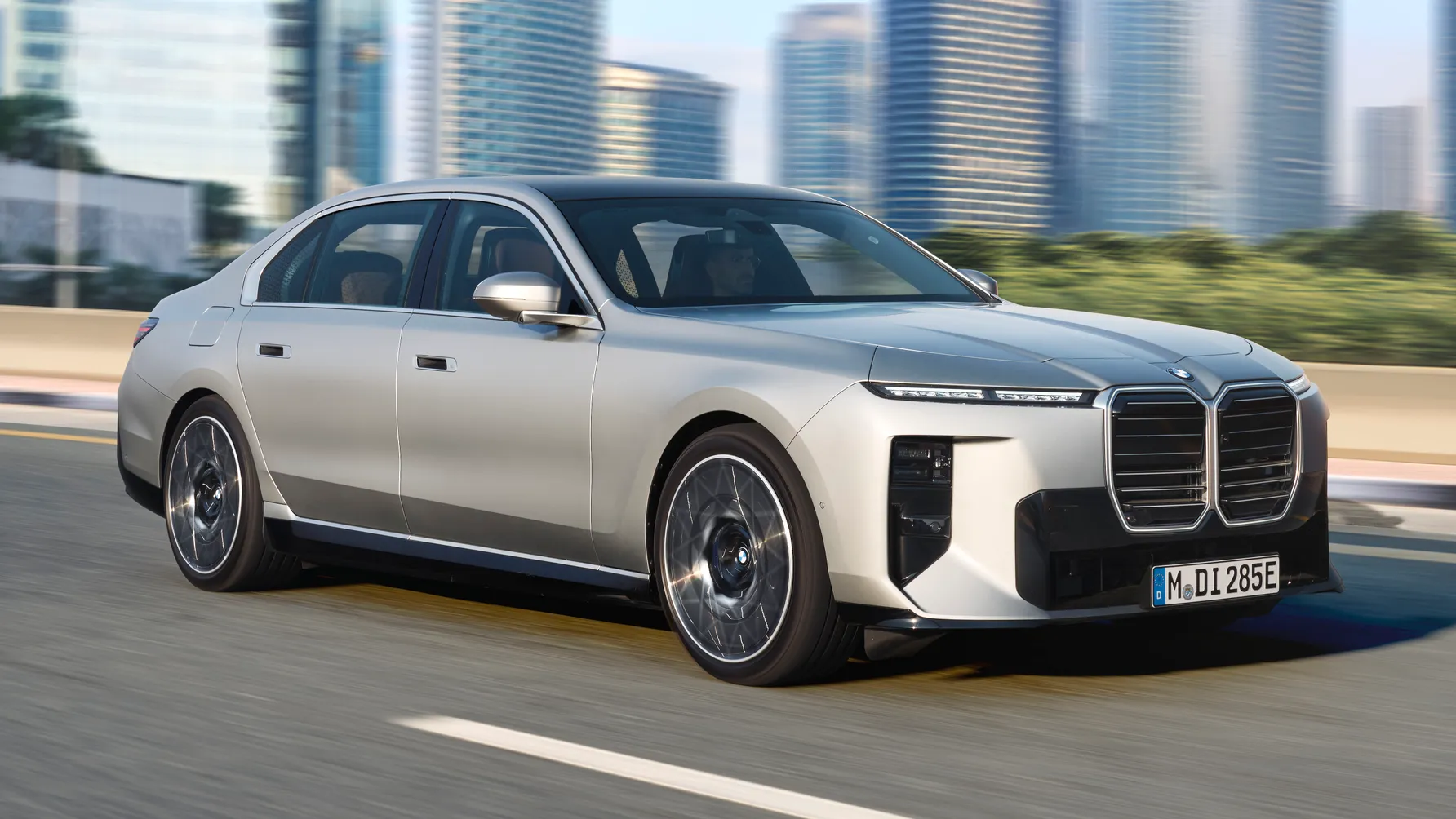 Watch out S-Class: this is the ‘bold’ new electric and hybrid BMW 7 Series saloon